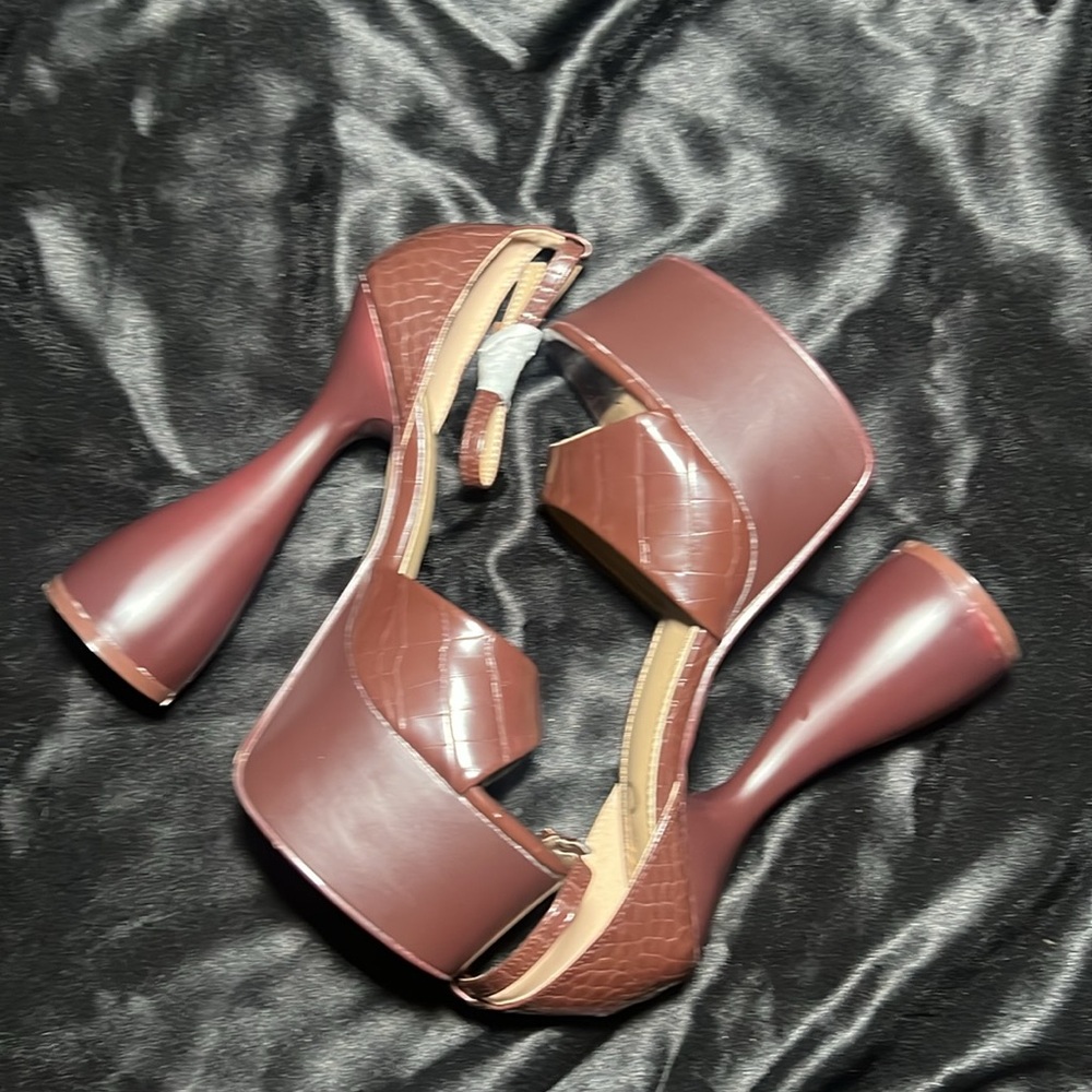 Peep Toe Platform Statement Croc Print Heels - image 2